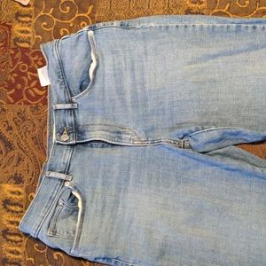 Levi's Women's Classic Crop jeans